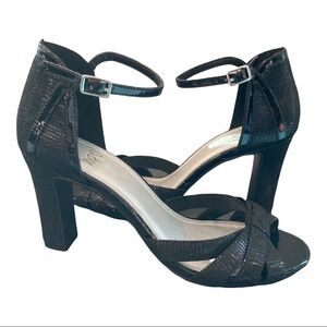 Impo sz 8.5 Tully black vegan leather ankle strap heeled sandals